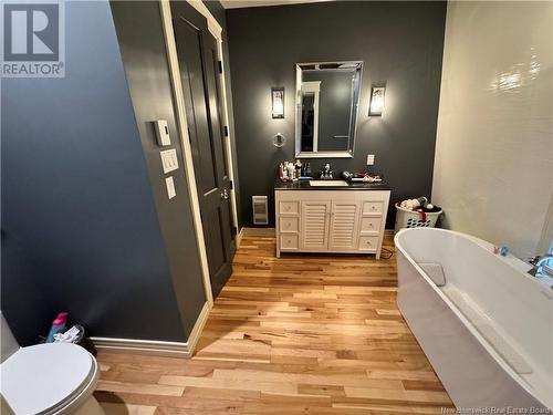 10 Peters Street, Saint John, NB - Indoor Photo Showing Bathroom