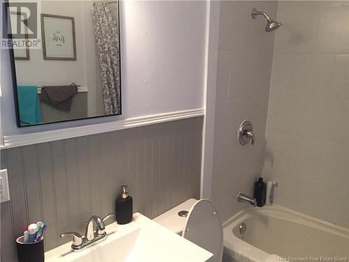 10 Peters Street, Saint John, NB - Indoor Photo Showing Bathroom