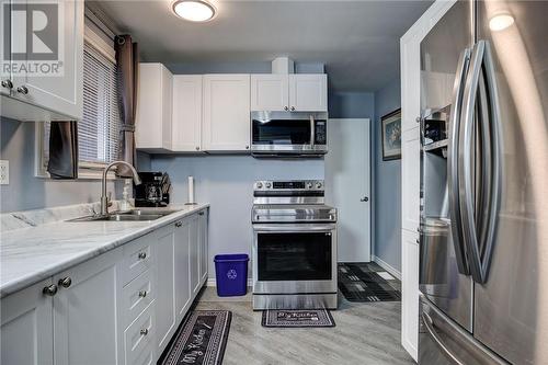 860 Beatrice Crescent, Greater Sudbury, ON - Indoor Photo Showing Kitchen With Stainless Steel Kitchen With Double Sink