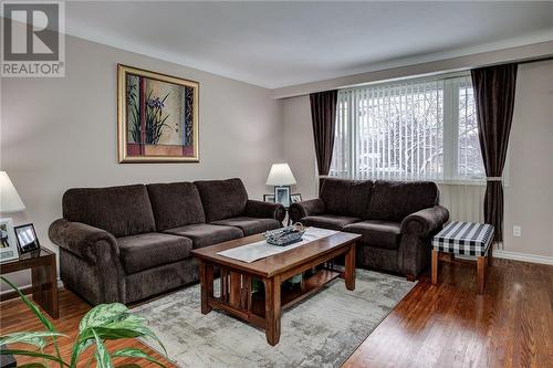 860 Beatrice Crescent, Greater Sudbury, ON - Indoor Photo Showing Living Room