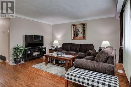 860 Beatrice Crescent, Greater Sudbury, ON - Indoor Photo Showing Living Room