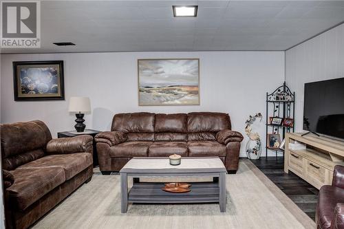 860 Beatrice Crescent, Greater Sudbury, ON - Indoor Photo Showing Living Room