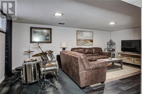 860 Beatrice Crescent, Greater Sudbury, ON - Indoor Photo Showing Living Room