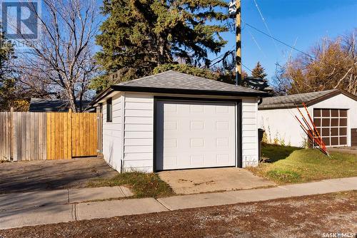 4202 England Road, Regina, SK - Outdoor