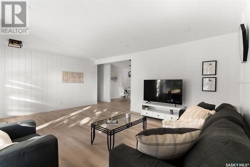 4202 England Road, Regina, SK - Indoor Photo Showing Living Room