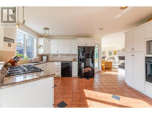 521 Miller Street, Summerland, BC - Indoor Photo Showing Kitchen