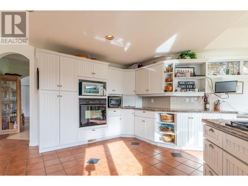 521 Miller Street, Summerland, BC - Indoor Photo Showing Kitchen