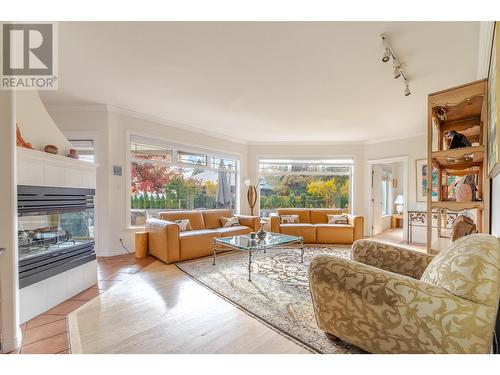 521 Miller Street, Summerland, BC - Indoor Photo Showing Living Room With Fireplace