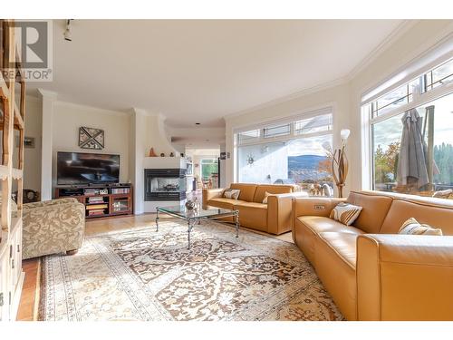 521 Miller Street, Summerland, BC - Indoor Photo Showing Living Room With Fireplace