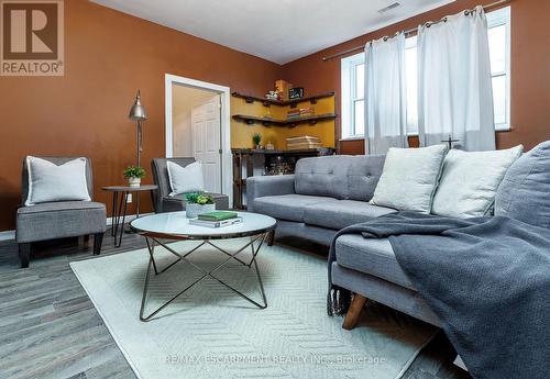 293 Welland Street, Port Colborne, ON - Indoor Photo Showing Living Room