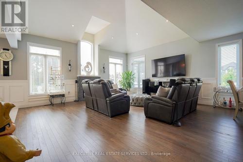 17 Ritchie Drive, East Luther Grand Valley, ON - Indoor Photo Showing Living Room