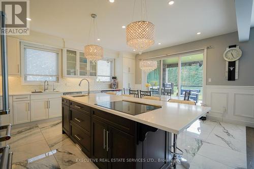 17 Ritchie Drive, East Luther Grand Valley, ON - Indoor Photo Showing Kitchen With Upgraded Kitchen