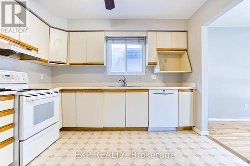 376 Rexford Drive, Hamilton, ON - Indoor Photo Showing Kitchen