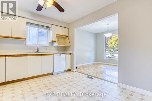 376 Rexford Drive, Hamilton, ON - Indoor Photo Showing Kitchen