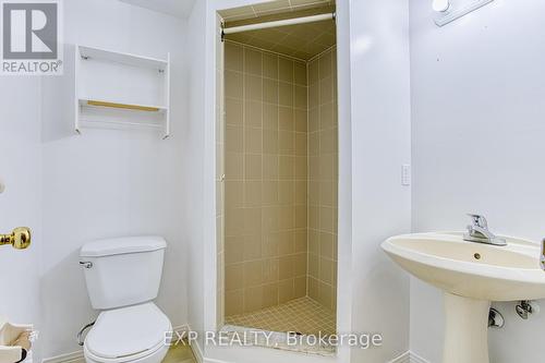 376 Rexford Drive, Hamilton, ON - Indoor Photo Showing Bathroom