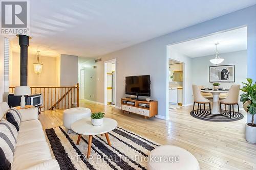 376 Rexford Drive, Hamilton, ON - Indoor Photo Showing Living Room