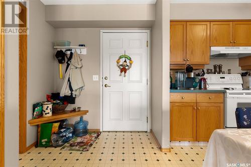 303 100 5Th Avenue, Regina Beach, SK - Indoor Photo Showing Kitchen