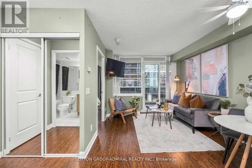 611 - 4978 Yonge Street, Toronto, ON - Indoor Photo Showing Living Room