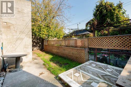 58 Mansfield Avenue, Toronto, ON - Outdoor