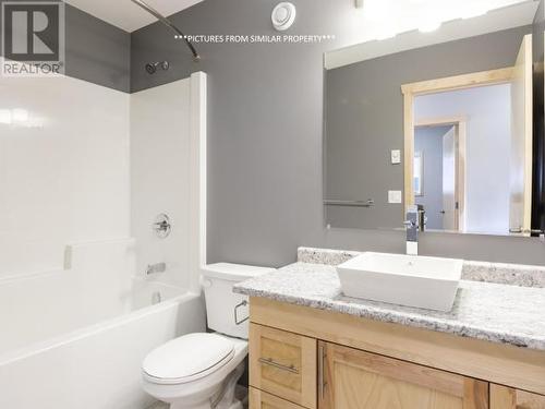 32 Flora Avenue, Whitehorse, YT - Indoor Photo Showing Bathroom