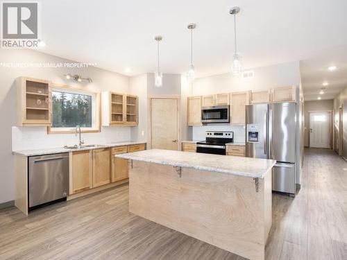 32 Flora Avenue, Whitehorse, YT - Indoor Photo Showing Kitchen With Stainless Steel Kitchen With Upgraded Kitchen