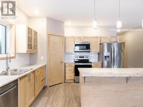 32 Flora Avenue, Whitehorse, YT - Indoor Photo Showing Kitchen With Stainless Steel Kitchen With Double Sink