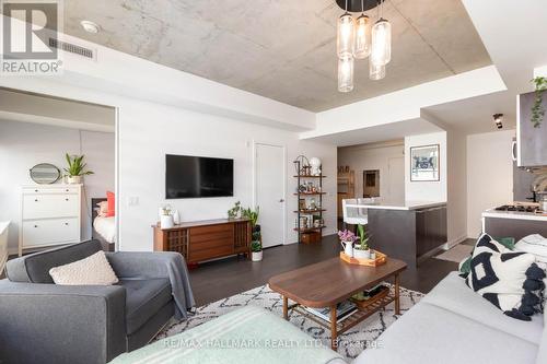 407 - 1201 Dundas Street E, Toronto, ON - Indoor Photo Showing Living Room