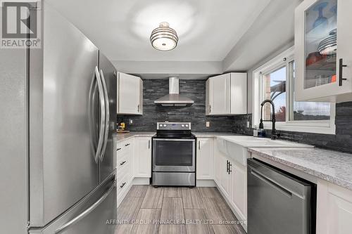 11 Lilly Mckeowan Crescent, East Gwillimbury (Mt Albert), ON - Indoor Photo Showing Kitchen With Upgraded Kitchen