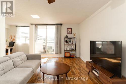 1103 - 1 Royal Orchard Boulevard, Markham, ON - Indoor Photo Showing Living Room