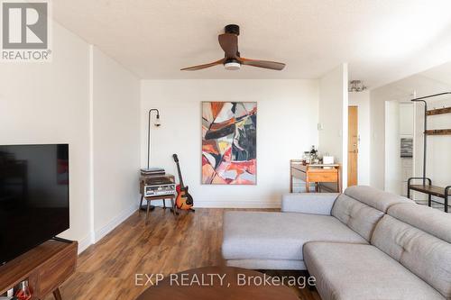 1103 - 1 Royal Orchard Boulevard, Markham, ON - Indoor Photo Showing Living Room