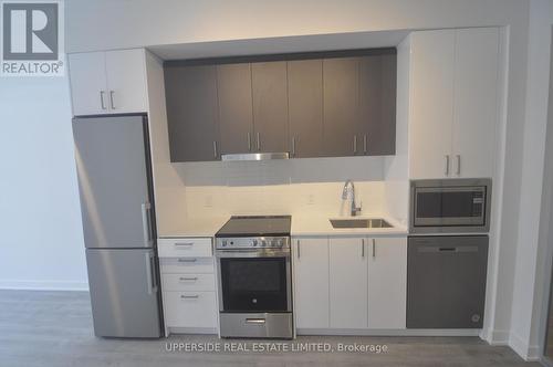 A304 - 30 Upper Mall Way, Vaughan, ON - Indoor Photo Showing Kitchen