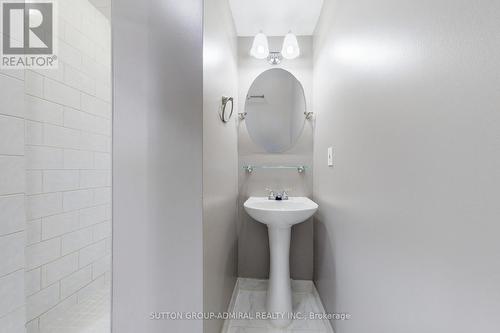 8 Rustwood Road, Vaughan, ON - Indoor Photo Showing Bathroom