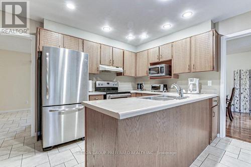 43 Mountainview Crescent, London, ON - Indoor Photo Showing Kitchen With Double Sink