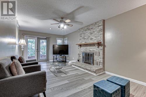 43 Mountainview Crescent, London, ON - Indoor Photo Showing Living Room With Fireplace