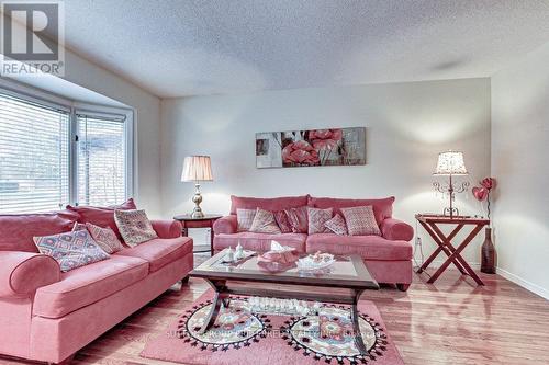 43 Mountainview Crescent, London, ON - Indoor Photo Showing Living Room