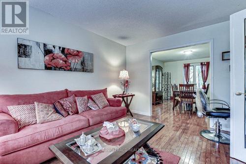 43 Mountainview Crescent, London, ON - Indoor Photo Showing Living Room