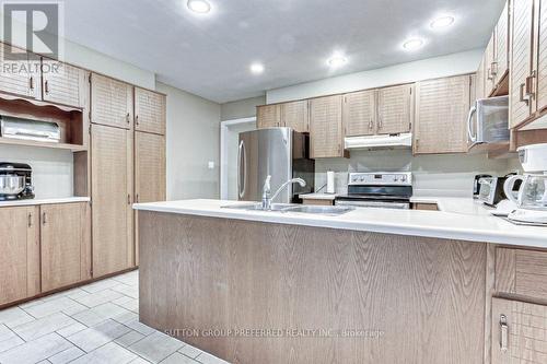 43 Mountainview Crescent, London, ON - Indoor Photo Showing Kitchen With Double Sink