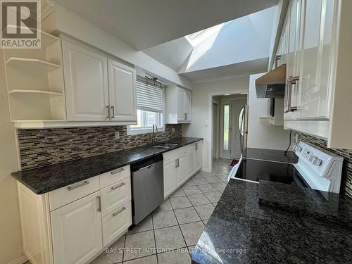 384 Becker Road, Richmond Hill, ON - Indoor Photo Showing Kitchen With Double Sink