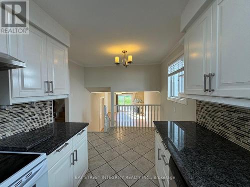 384 Becker Road, Richmond Hill, ON - Indoor Photo Showing Kitchen