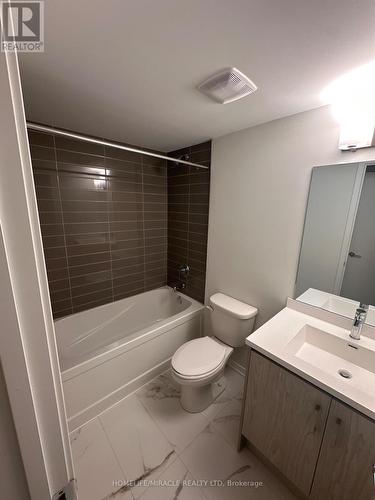 Th347 - 100 Honeycrisp Crescent, Vaughan, ON - Indoor Photo Showing Bathroom