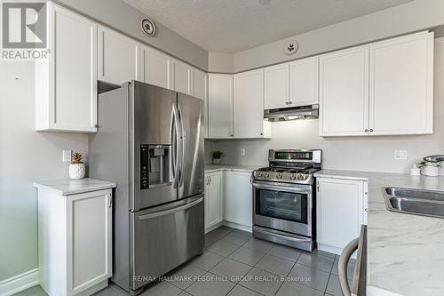 82 Nathan Crescent, Barrie, ON - Indoor Photo Showing Kitchen With Stainless Steel Kitchen With Double Sink