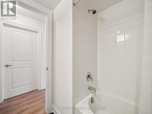 2 - 9 Hay Lane, Barrie, ON - Indoor Photo Showing Bathroom