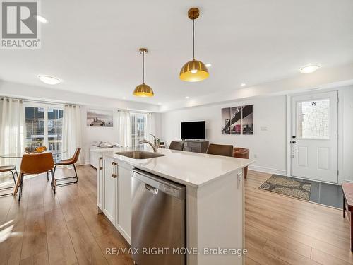 2 - 9 Hay Lane, Barrie, ON - Indoor Photo Showing Kitchen