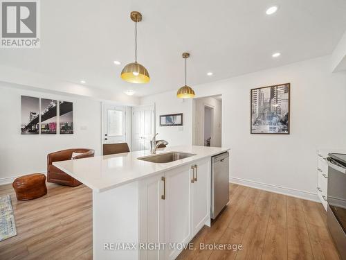 2 - 9 Hay Lane, Barrie, ON - Indoor Photo Showing Kitchen