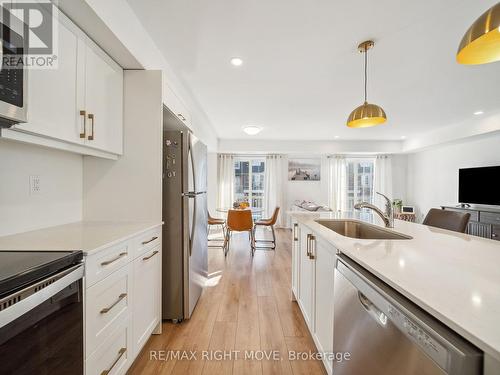 2 - 9 Hay Lane, Barrie, ON - Indoor Photo Showing Kitchen With Stainless Steel Kitchen