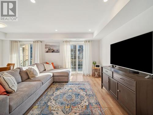 2 - 9 Hay Lane, Barrie, ON - Indoor Photo Showing Living Room