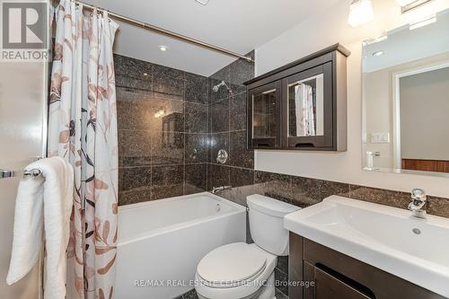 1112 - 1615 Bloor Street, Mississauga, ON - Indoor Photo Showing Bathroom