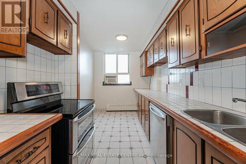 1112 - 1615 Bloor Street, Mississauga, ON - Indoor Photo Showing Kitchen With Double Sink