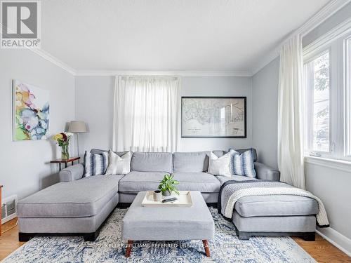 50 Exmoor Drive, Toronto, ON - Indoor Photo Showing Living Room