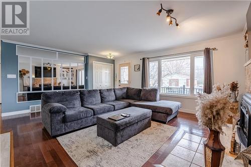 2402 Edgar Street, Cornwall, ON - Indoor Photo Showing Living Room